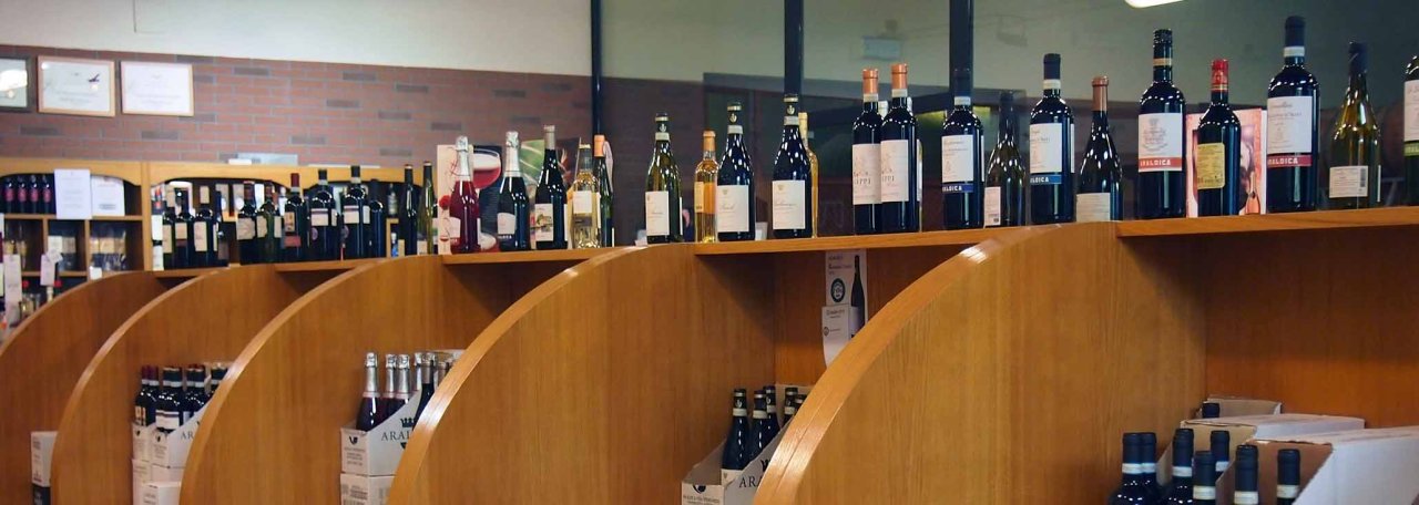 Visit and tasting at the Araldica wine shop at Araldica Vini Piemontesi
