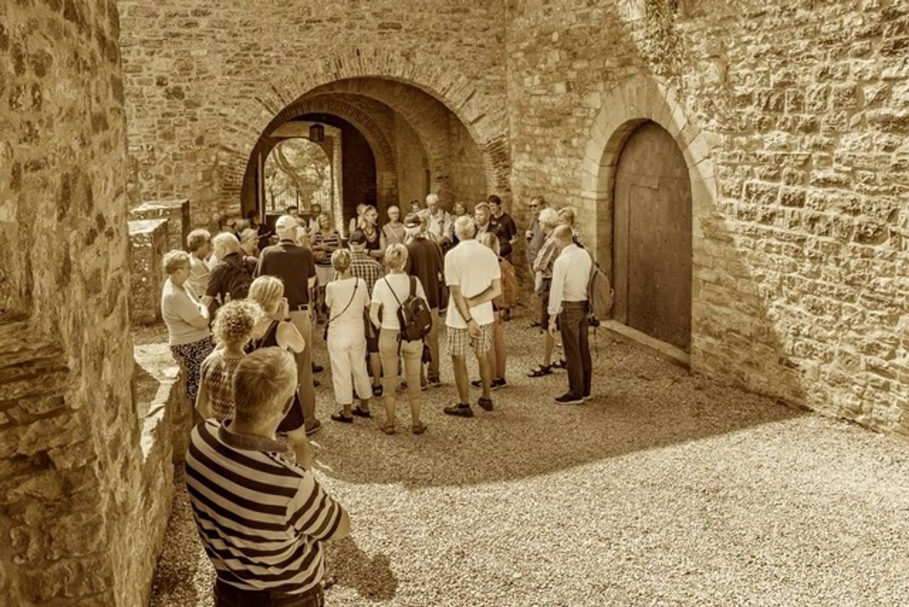 A dip in the Middle Ages pampered by wine glasses at Castello di Montegiove