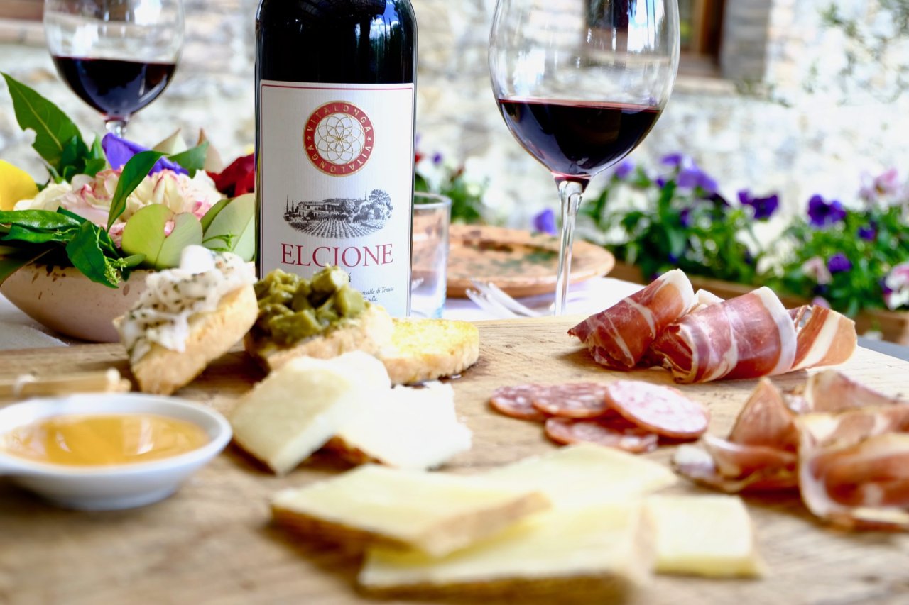 Benvenuti all'Elcione: three wines with local cheese and cured meats at Tenuta Vitalonga