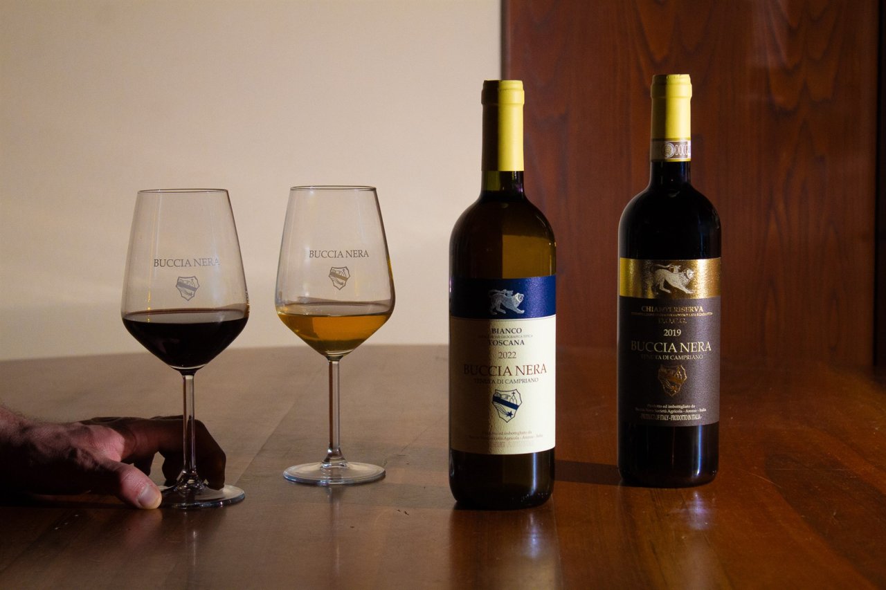 Opening tasting with two wines at Buccia Nera