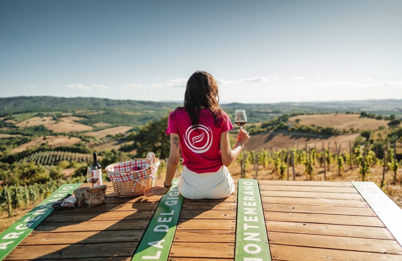 Skydeck - sunset picnic with a view at Fattoria La Maliosa