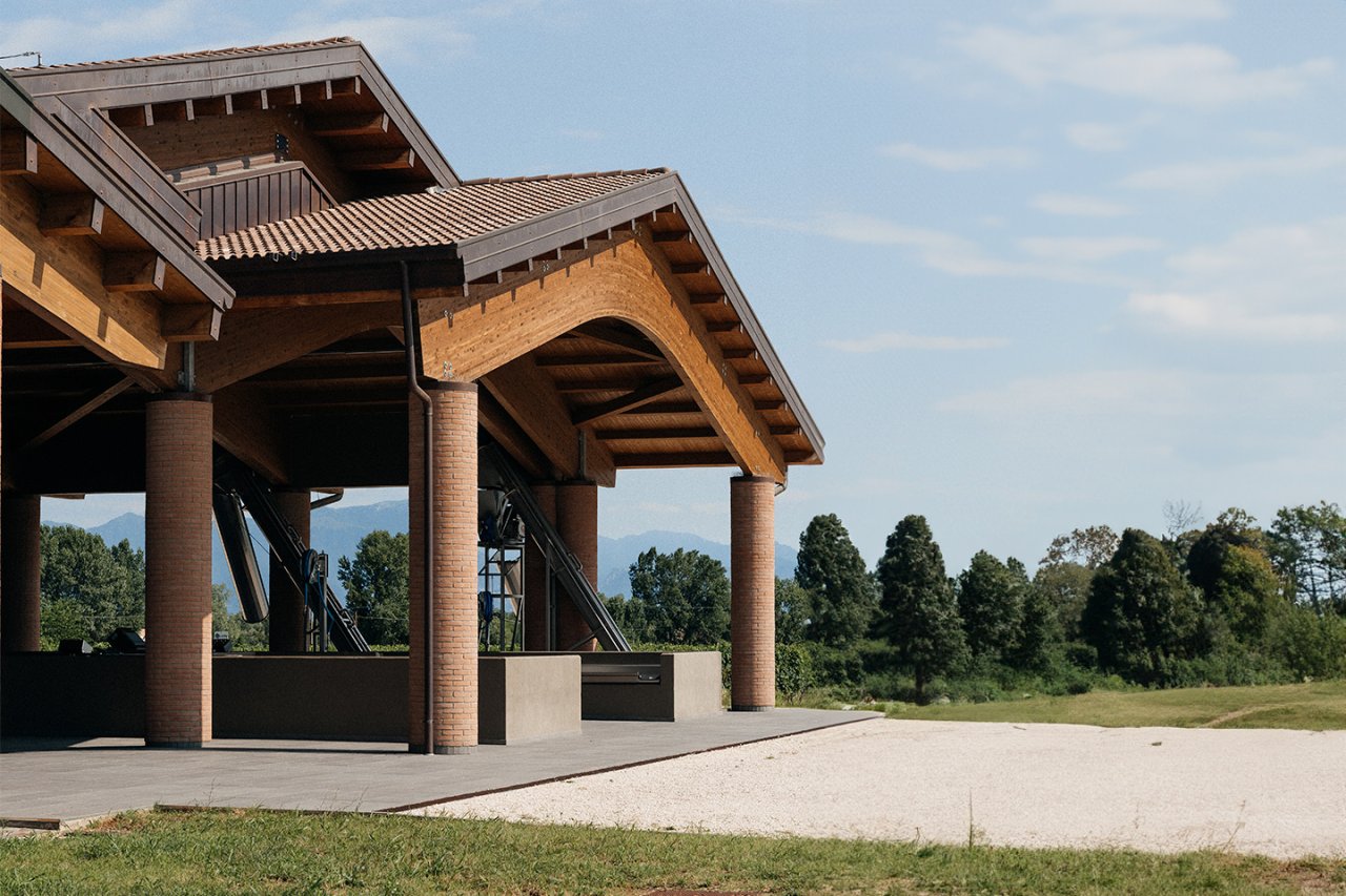 The open-sided tasting pavilion where C&agrave; Maiol receives visitors