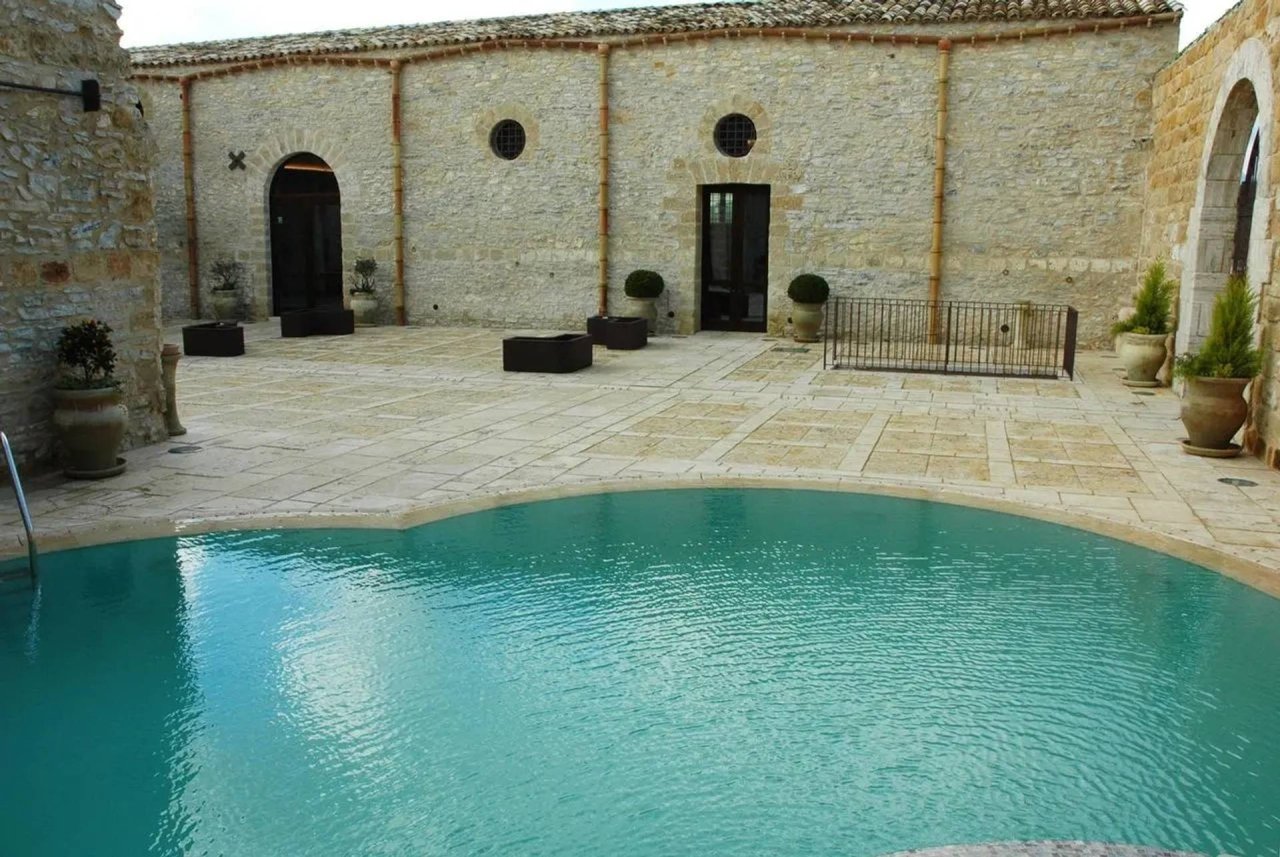 Nature and relaxation by the pool at Tenute Baglio Passofondo Rural